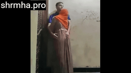 بيزنق بنت خالته على السلم ويقفش فيها و يبوسها سكس مصري