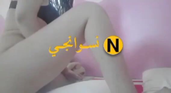 نودز لبوة ممحونة بتصور لعشيقها وهي تنيك كسها سكس نودز مصري