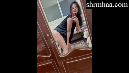 مزة فاجرة بتلبس قمصان نوم سكسي وتفرج عشيقها سكس نودز مصري